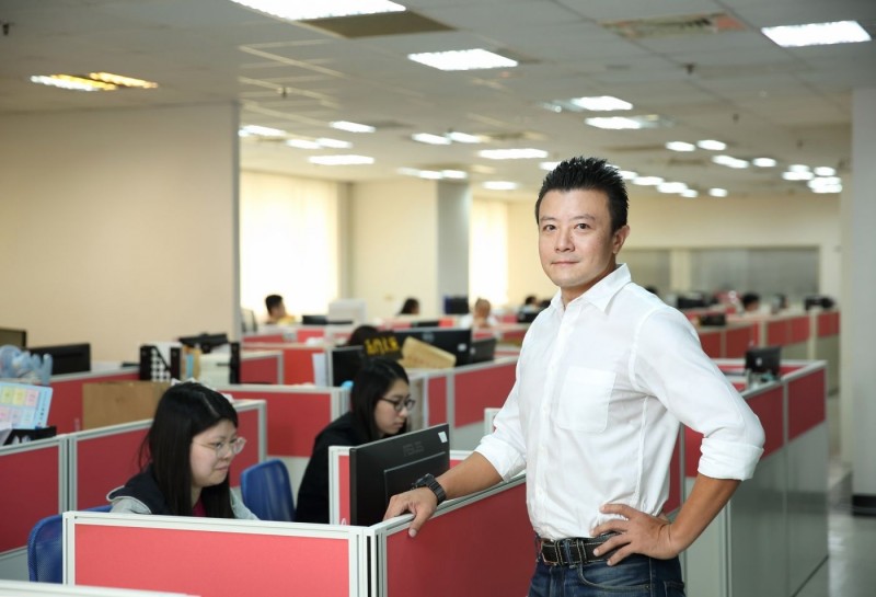 威納科技執行長莊澤群說明，透過遊戲化的方式，成功解決企業在業務管理上的種種困擾。圖/經理人