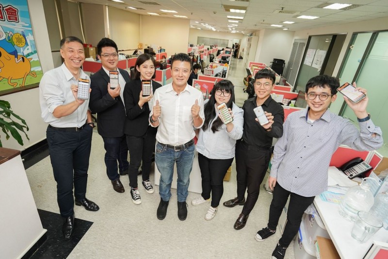 莊澤群進一步說明，用業務王App辨識出來的名片資訊，可以完整留存在公司資料庫，成為公司商業資產的一部份。圖/經理人